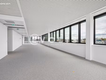 bureaux 833 m²