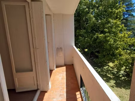 apt t2 lumineux, 1etage avec parking, residence calme