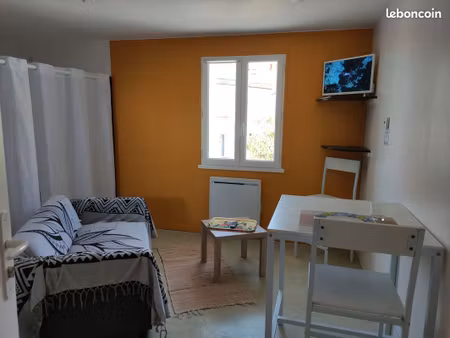 studio meublé – plein centre bressuire – 450 cc + internet