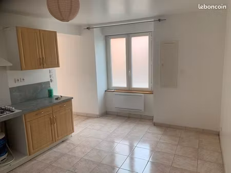 t2 55 m² rénové centre réquista 12170 – rez-de-chaussée – disponible 1er octobre