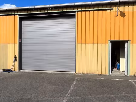 à louer – local professionnel / entrepôt d’environ 200 m²