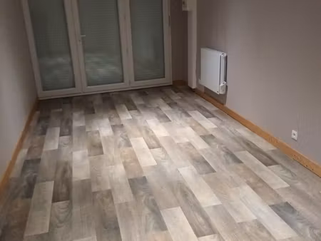 charmante maison de 70 m2 avec petite terrasse et vue sur les toits. proche du centre-vill