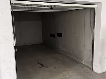 loue garage pietrosella