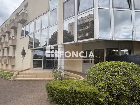 campus 1 - studio vendu libre- balcon- parking