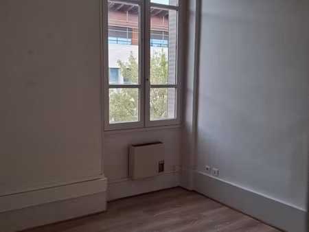 location f1 lyon 8