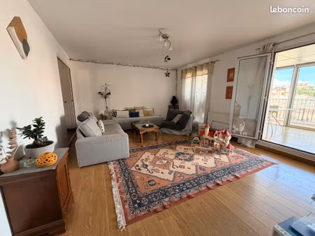 marseille 3ᵉ – dernier étage | appartement familial lumineux 120 m² | véranda, 2 balcons, 
