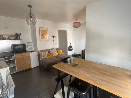 f2 rue andré bollier avec loggia
