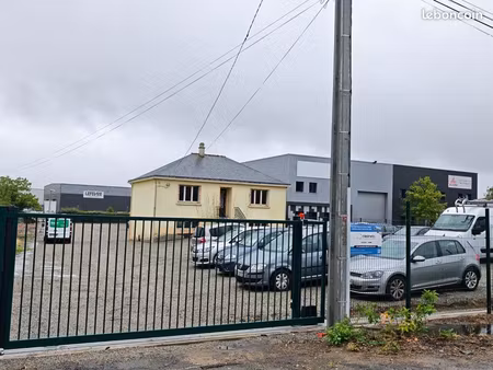 terrain 1800 m² avec une grande maison – zone d’activités – sainte-luce-sur-loire