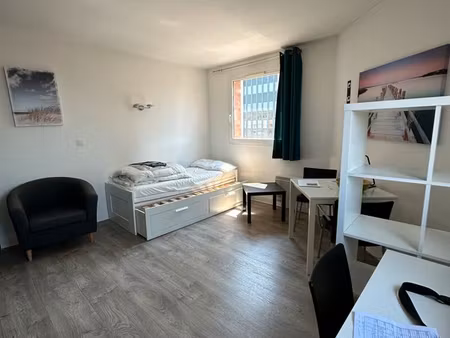 particulier loue studio 24m2 50m métro l1