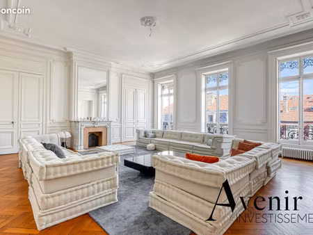 appartement 8 pièces 295 m²