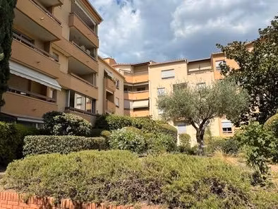 appartement t3 nimes centre - grande terrasse