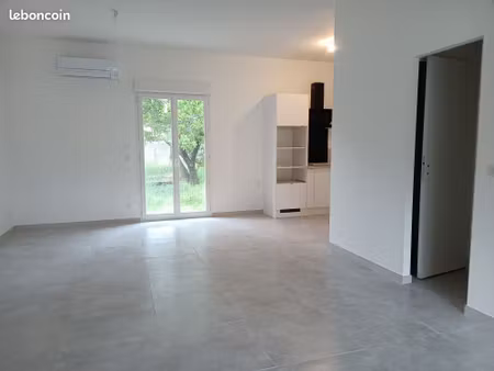 maison mitoyenne r+1 de 83 m² avec jardinet et terrasses à gignac