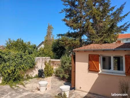 rare petite maison et jardin
