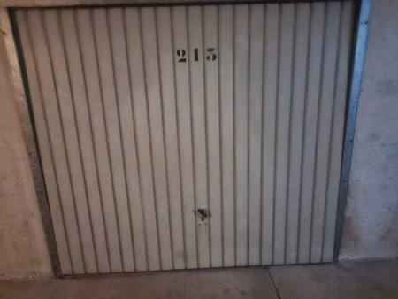 à louer – garage fermé en sous-sol – vannes