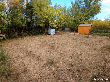 terrain de loisir 300 m² avec eau + cabanon