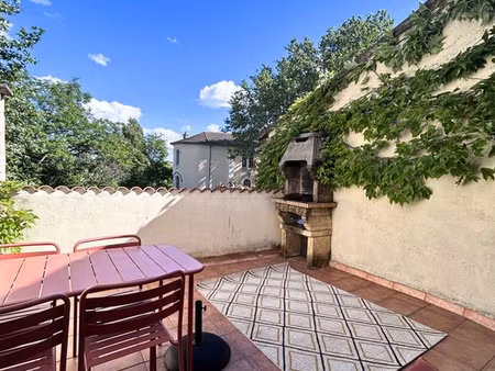 location bail mobilité maison de caractère intra-muros avec terrasse plein sud – 99 m²