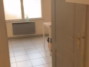 studio ou local professionnel de 28 m2 lumineux chalons centre libre en janvier 2027