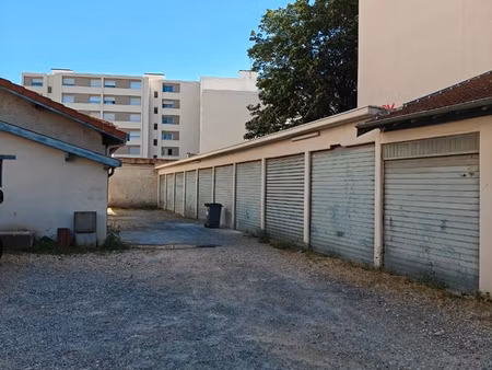 grand box/garage sécurisé 15m² (hauteur 3m) avec électricité – villeurbanne charpennes / l