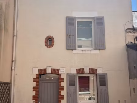 maison de ville face à la loire