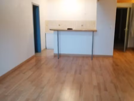 appartement à louer type 4 avec dépendances . proximite centre ville écoles et commerce
