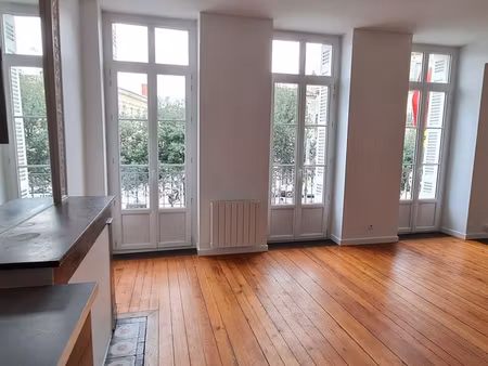 t4 duplex de 95 m², très lumineux, 3 balcons et une petite terrasse bordeaux, fondaudège, 