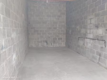 garage à louer touvent