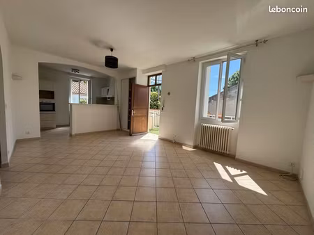 appartement t3 avec terrasse et parking