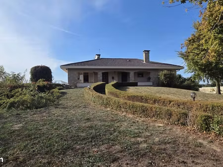 a vendre - replonges - maison familiale de 180 m² sur 5 000 m² de terrain