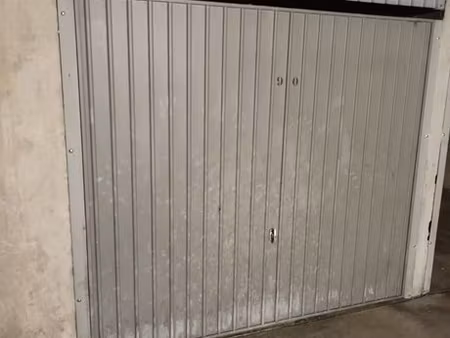 garage fermé rés. les célibataires (derrière centre jaude 1 clermont fd)