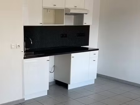 neuf studio avec grande terrasse