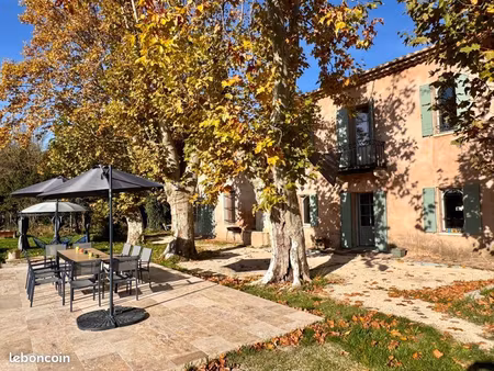 mas provençal sur avignon de 430m rénové entièrement