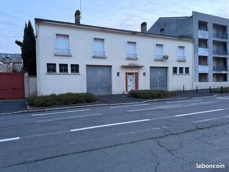 place de parking couverte et fermée à louer – cours édouard vaillant – bordeaux