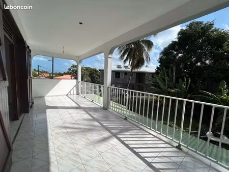 agréable f4 bas de villa