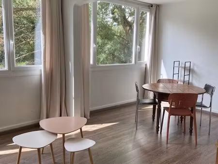 70 m² - séjour double et 2 chambres indépendantes – très lumineux, parc boisé, parking, mé