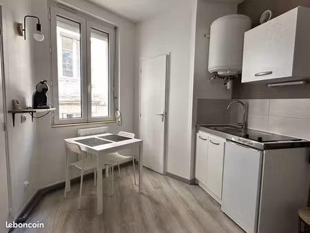 studio meublé rénové - rue saint jean - hyper centre