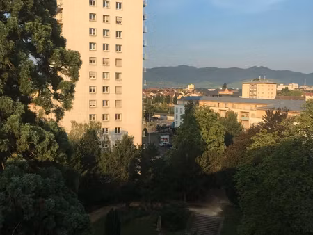 f3 dernier étage quasi centre ville