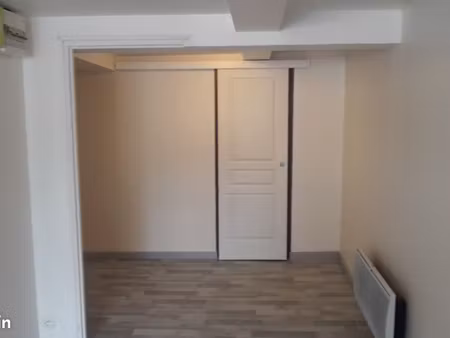 f1 a valence chateauvert environ 26 m²