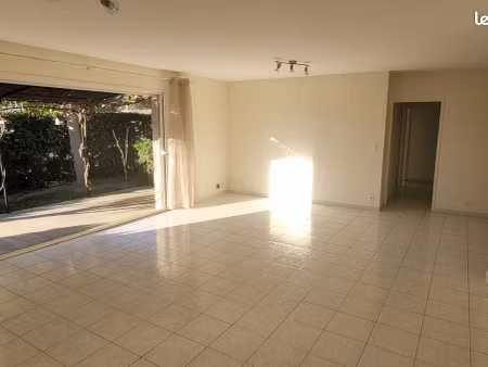 maison 3 faces de 90 m² + garage 16m² et terrain 400m²