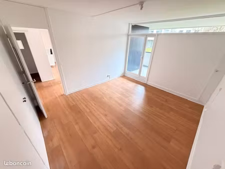 spacieux t2 (60m2) refait à neuf - proche toutes commodités - croix