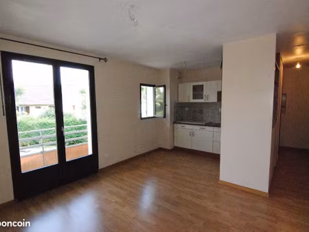 studio 1 pièce 28 m²