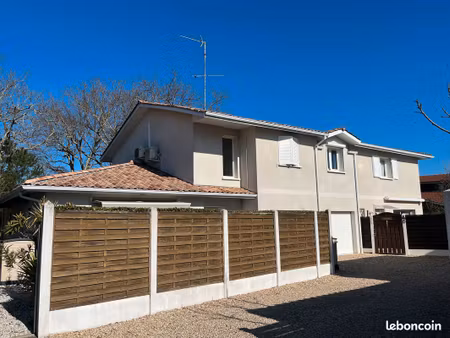 maison de ville à ares 114 m2