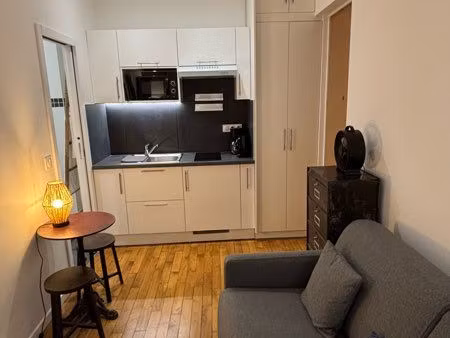 vends beau studio meublé montmartre, métros anvers, pigalle et abbesses