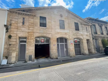 parking intérieur sécurisé les chartrons bordeaux proche des quais