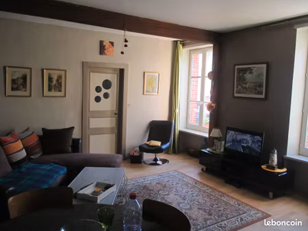 logement de 60 m2 sur la place de longny au perche