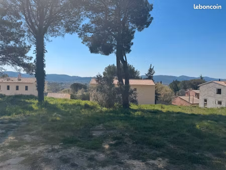 terrain 722 m² cadenet