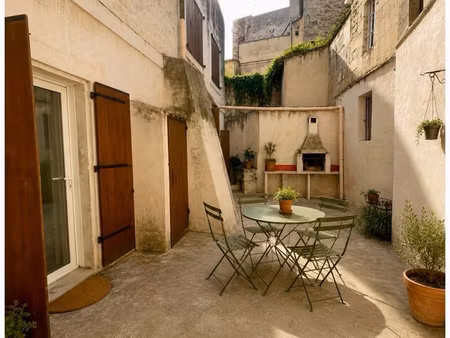 appartement t3 en rdc + extérieur, arles centre-ville