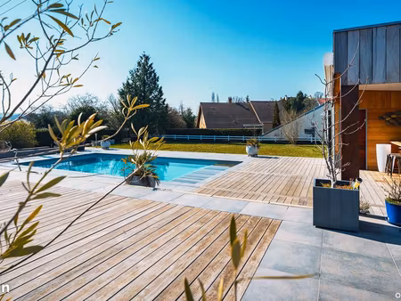 propriété 6 pièces 218 m²