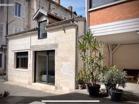 agréable petite maison au calme en plein centre ville