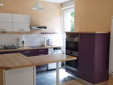 t2 meublé 40 m² bail etudiant/ place parking/ proche iut, hôpital