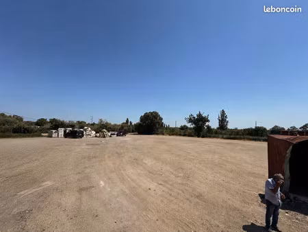 terrain d’activité goudronné accès semi avec bâtiment de 400m2 possible